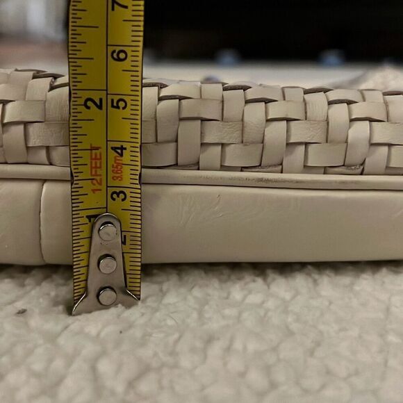 Coach white weave shoulder bag with crossbody strap - Picture 13 of 16